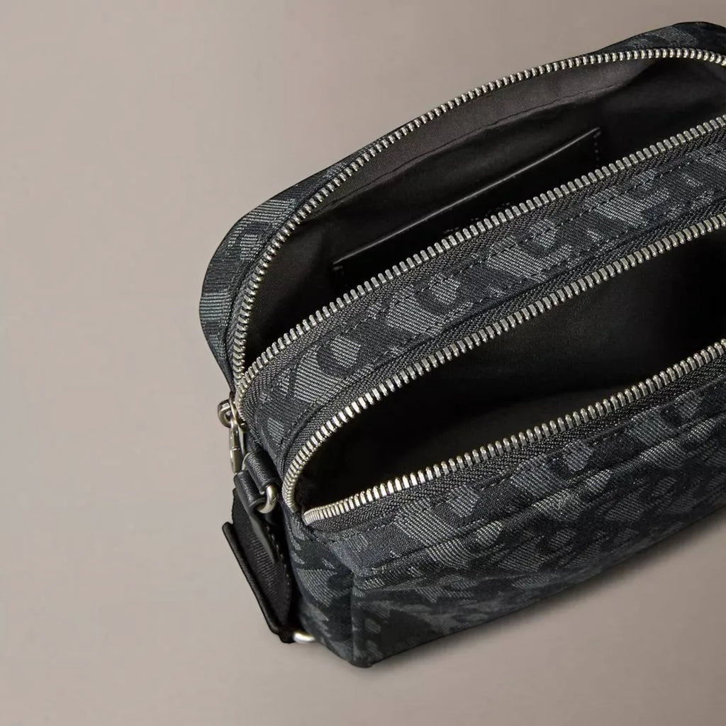 Calvin Klein Bolsa Crossbody Monograma Negro Urbana Original