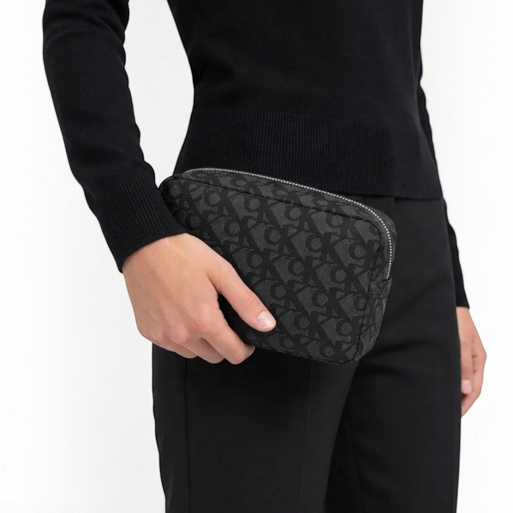 Calvin Klein Bolsita Pequeña Practica Monograma Negro Urbana Original